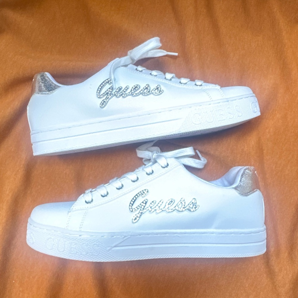 - Guess | Shoes - size 10 - Picture 2 of 11